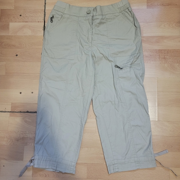 Alia size 8 khaki capris - Picture 2 of 7